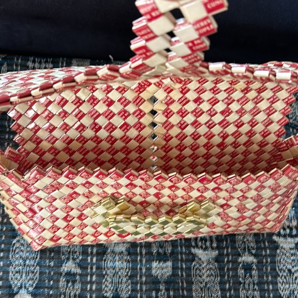 Vintage Handwoven Handbag Made by Inmates 1950s-60s From Cigarette Boxes - Picture 6 of 11